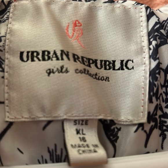 Keep your Princess Warm this Winter ❄️.  Girls XL Puffer Winter Jacket - Picture 4 of 4